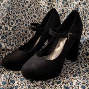 Retro 90s style black platform Mary Jane heels